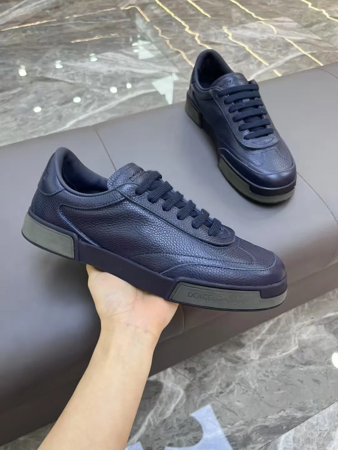 Men's shoes 💰460 [New style] 🐝🐝⚠️[DG] ⚠️High grade, top craftsmanship ⚠️Men's casual style, regular size 39 to 44 (45 can be customized ⚠️D &G Fashionable and casual style, unique design style! Fully original single-layer calfskin hollow design, inner calfskin latex back foot! Exclusive for summer! Original TPU outsole! Look at the details of the quality, and it can stand up to all kinds of tests!